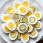 A simple kitchen ingredient could transform your drooping eyelids… Here is the natural method no one has ever revealed to you.
